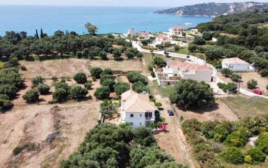 Two-Apartment House with Panoramic Views in Pessada – Near Completion