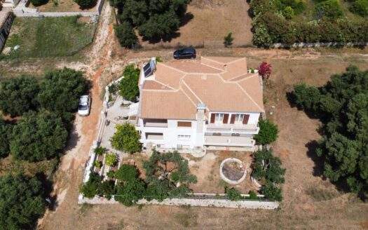 Two-Apartment House with Panoramic Views in Pessada – Near Completion