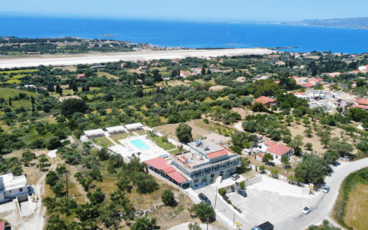 Elegant Minies Hotel & Restaurant: Prime Location & Turnkey Investment