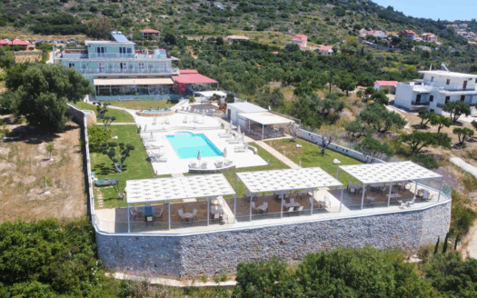 Elegant Minies Hotel & Restaurant: Prime Location & Turnkey Investment