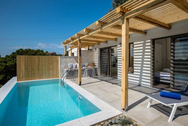 Luxury Studios with Private Pools & Gardens near Skala Beach