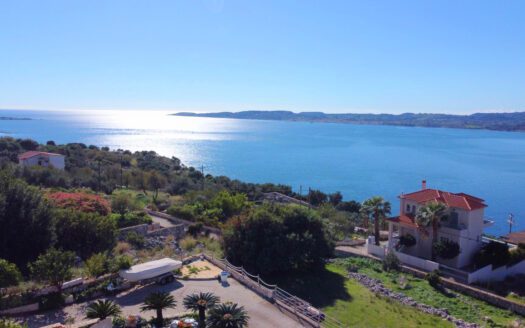 Farsa Panoramic First-Floor Apartment with Views of Argostoli