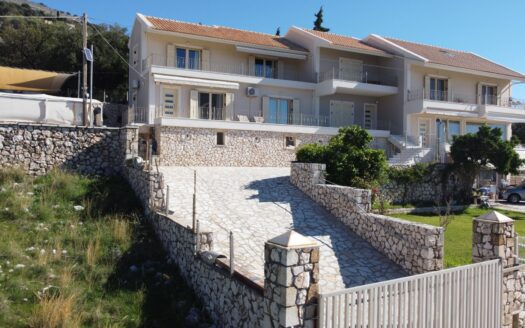 Ground-Floor Apartment with Panoramic Sea Views in Farsa