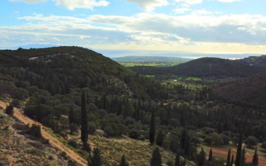 Elevated Plot with Panoramic Views in Troiannata Village